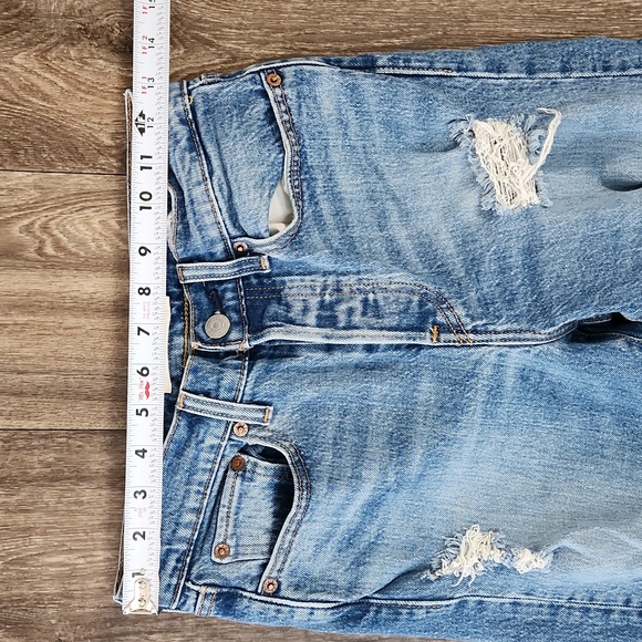 Levi's Wedgie Straight Leg Medium Wash Distressed Jeans Raw Hem Size 26 - Picture 7 of 10